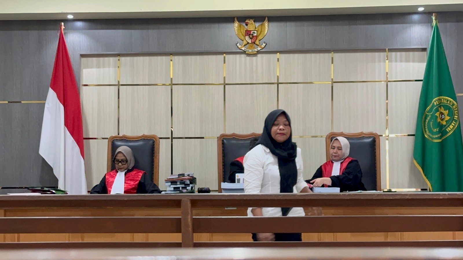Menangis di Hadapan Hakim, Nur Asia Mohon Keringanan Hukuman