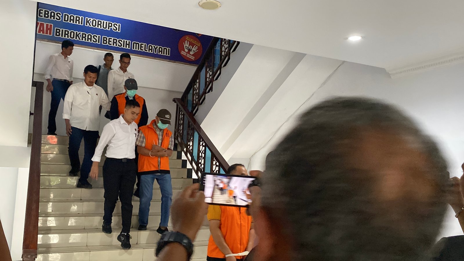 Rompi Oranye Menempel, Vahrial Adi Cs Resmi Ditahan Polda Jambi