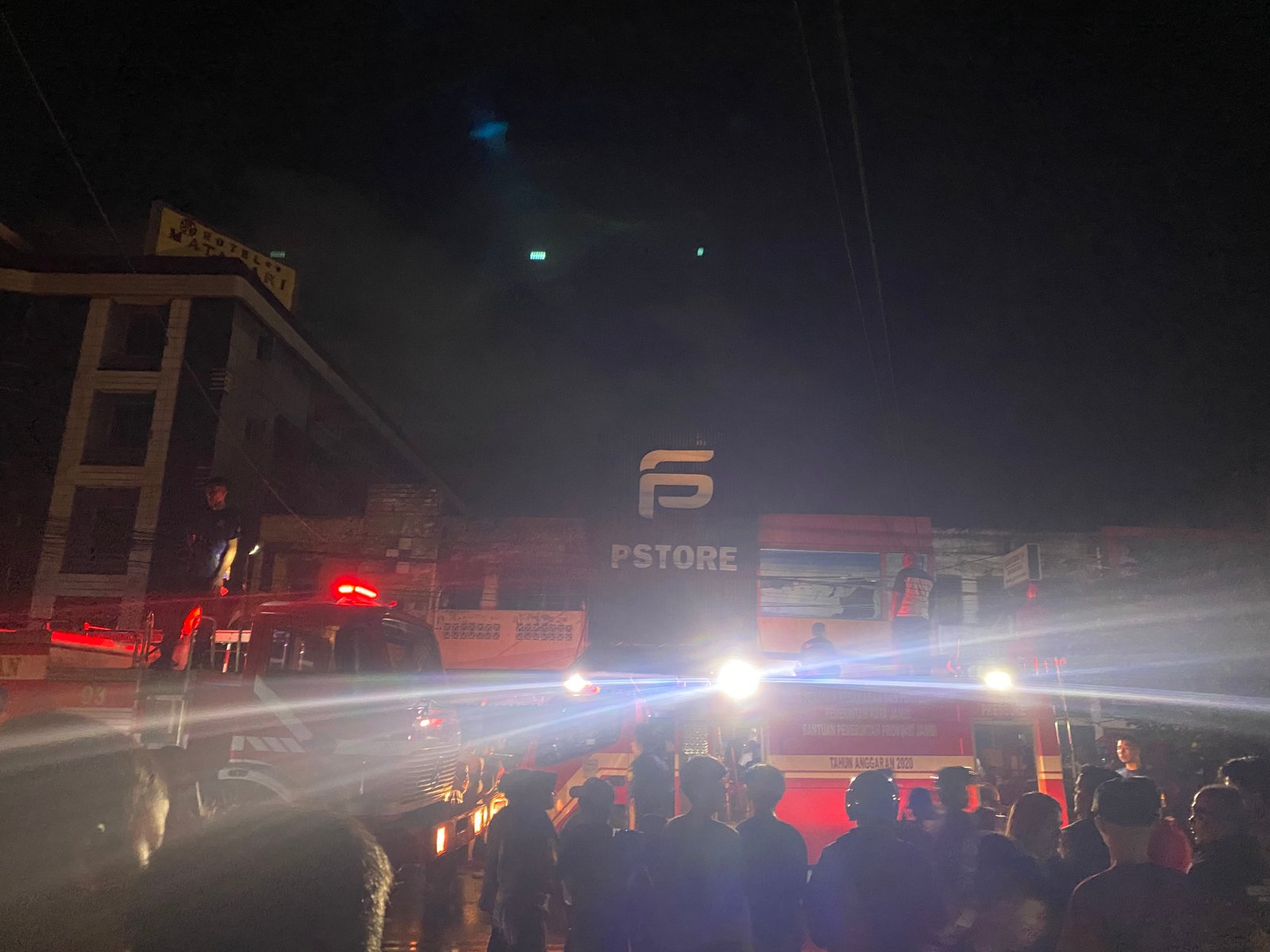     Empat Ruko Terbakar, Pstore dan Klinik dr Sabar Hutabarat Ikut Terdampak
