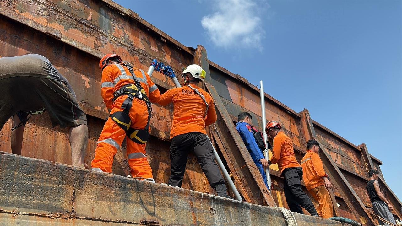 Polairud Polda Jambi Olah TKP Kematian Tiga Pekerja Kapal di Sungai Batanghari