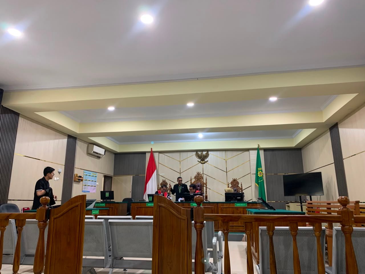 Sidang Tunda, Tiga Tersangka Korupsi Bahan Kimia PDAM Tirta Mayang Tak Hadir 