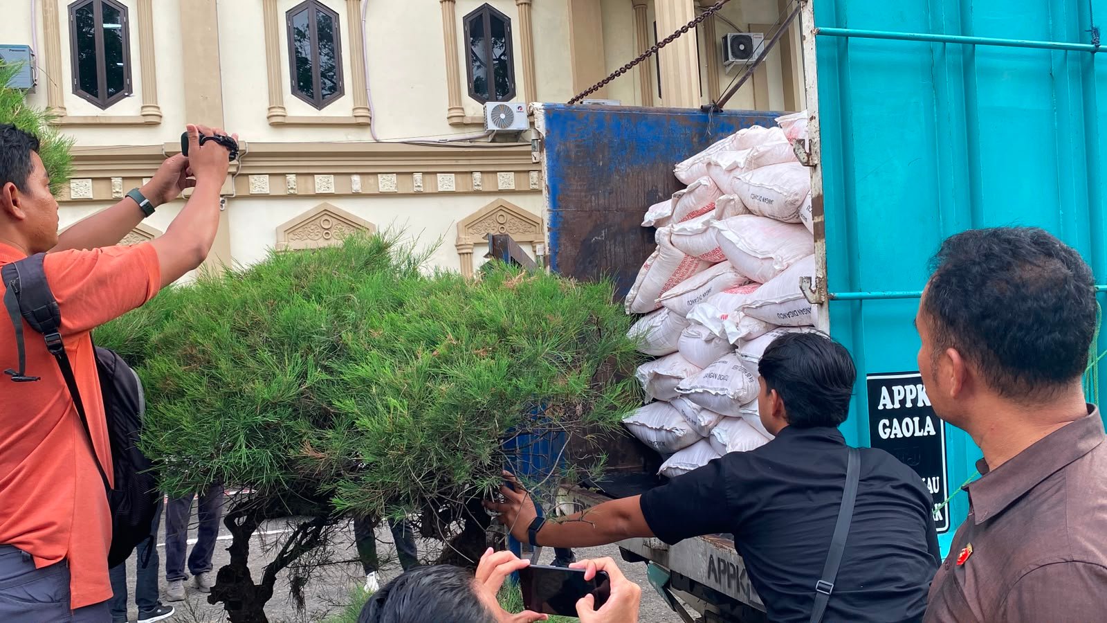 Polda Jambi Bongkar Penjualan Pupuk Subsidi di Atas HET, Empat Orang Diamankan