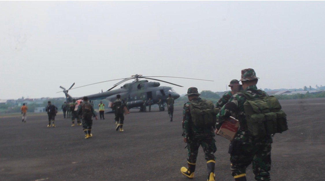 TNI Kerahkan Personel dan Helikopter untuk Padamkan Karhutla di Taman Nasional Jambi