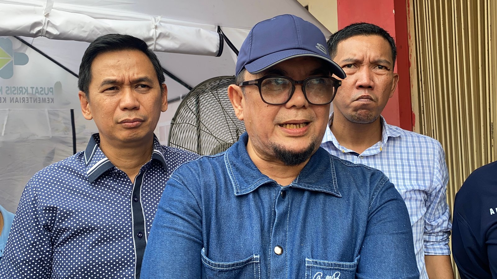 Wakil Ketua I DPRD Provinsi Jambi Ivan Wirata dan Wakil Ketua III DPRD Provinsi Jambi Faizal Riza meninjau posko pelayanan kesehatan gratis bagi masyarakat terdampak kabut asap karhutla di Kota Jambi (Gracak.com/ Danil Febriandi).